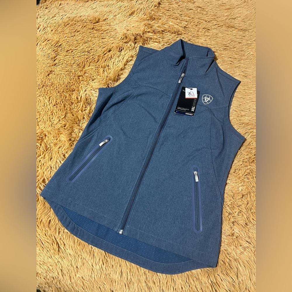 Women’s Ariat vest new with tags